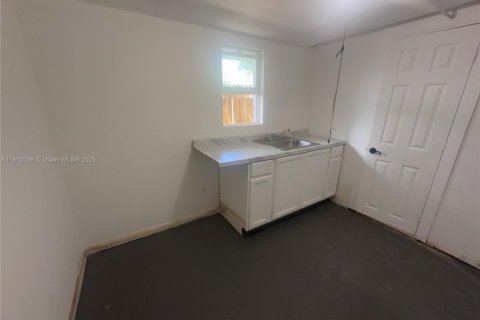 Casa en alquiler en Miami, Florida, 2 dormitorios, 78.04 m2 № 1957825 - foto 8