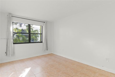 Condominio en alquiler en Miami, Florida, 2 dormitorios, 119.57 m2 № 2027214 - foto 12
