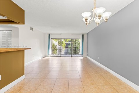 Condominio en alquiler en Miami, Florida, 2 dormitorios, 119.57 m2 № 2027214 - foto 5