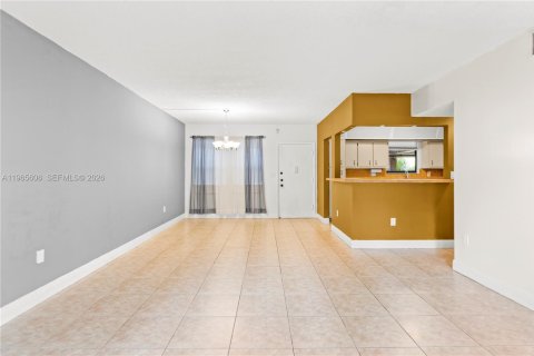 Condominio en alquiler en Miami, Florida, 2 dormitorios, 119.57 m2 № 2027214 - foto 8