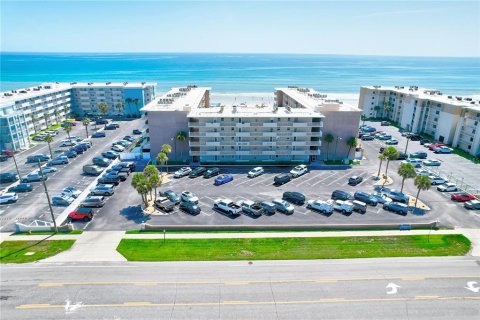 Condo in New Smyrna Beach, Florida, 2 bedrooms  № 2216045 - photo 19