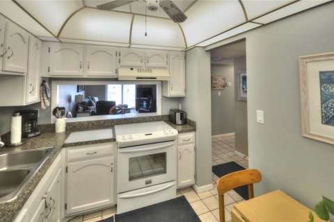 Condo in New Smyrna Beach, Florida, 2 bedrooms  № 2216045 - photo 3