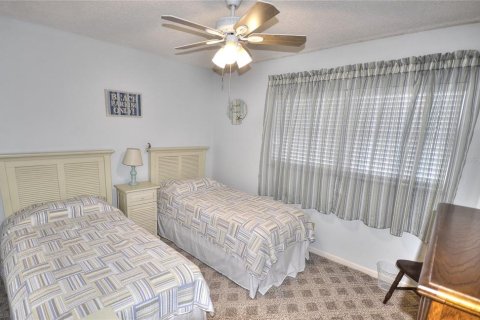 Condo in New Smyrna Beach, Florida, 2 bedrooms  № 2216045 - photo 15
