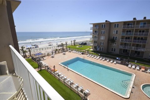 Condo in New Smyrna Beach, Florida, 2 bedrooms  № 2216045 - photo 9