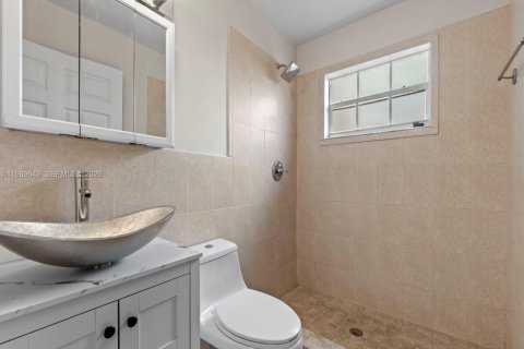 Immobilier commercial à louer à Miami, Floride: 1 chambre № 2030371 - photo 4