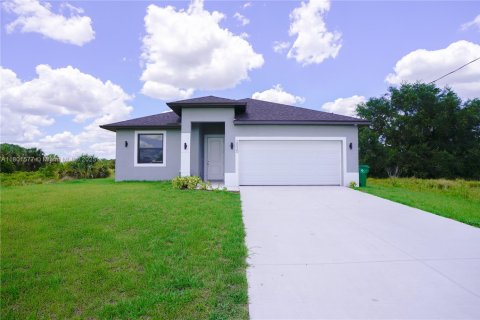 House in LaBelle, Florida 3 bedrooms, 139.82 sq.m. № 1739307 - photo 1