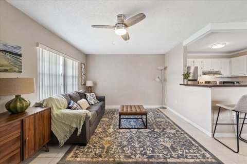 Condo in New Port Richey, Florida, 1 bedroom  № 2166968 - photo 9