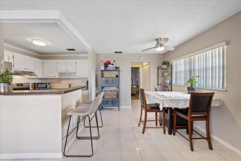 Condo in New Port Richey, Florida, 1 bedroom  № 2166968 - photo 10