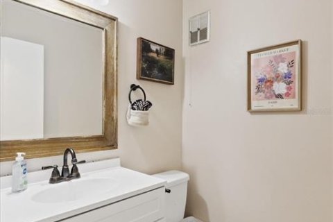 Condo in New Port Richey, Florida, 1 bedroom  № 2166968 - photo 22