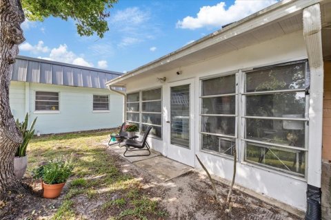 Condo in New Port Richey, Florida, 1 bedroom  № 2166968 - photo 29