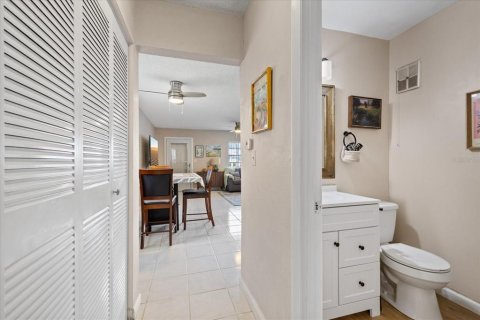 Condo in New Port Richey, Florida, 1 bedroom  № 2166968 - photo 23