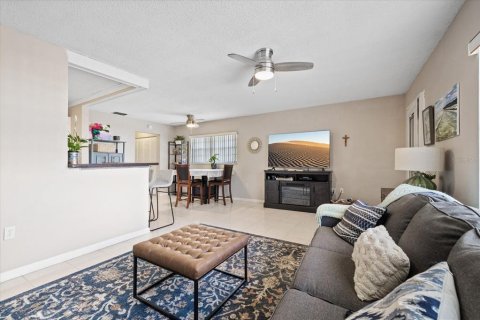 Condo in New Port Richey, Florida, 1 bedroom  № 2166968 - photo 7