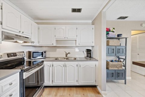 Condo in New Port Richey, Florida, 1 bedroom  № 2166968 - photo 4