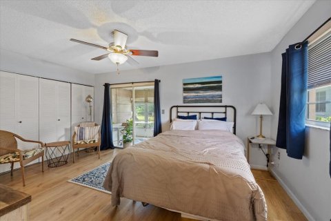 Condo in New Port Richey, Florida, 1 bedroom  № 2166968 - photo 14