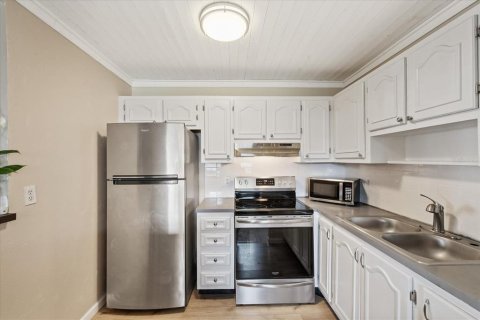 Condo in New Port Richey, Florida, 1 bedroom  № 2166968 - photo 11