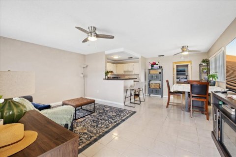 Condo in New Port Richey, Florida, 1 bedroom  № 2166968 - photo 8