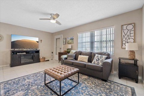 Condo in New Port Richey, Florida, 1 bedroom  № 2166968 - photo 3