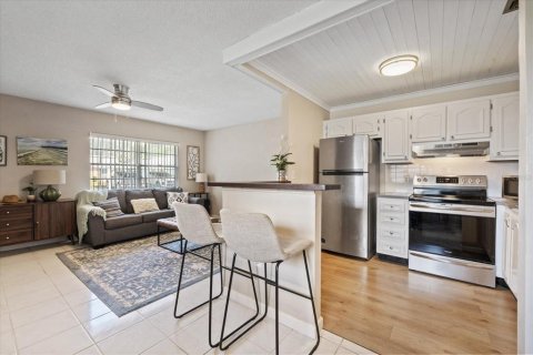 Condo in New Port Richey, Florida, 1 bedroom  № 2166968 - photo 12