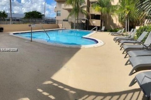 Купить кондоминиум в Майами, Флорида 2 спальни, 86.4м2, № 2051760 - фото 12