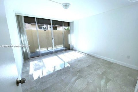 Купить кондоминиум в Майами, Флорида 2 спальни, 86.4м2, № 2051760 - фото 9