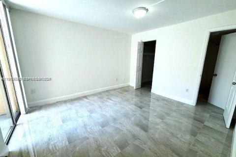 Купить кондоминиум в Майами, Флорида 2 спальни, 86.4м2, № 2051760 - фото 6