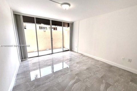 Купить кондоминиум в Майами, Флорида 2 спальни, 86.4м2, № 2051760 - фото 10