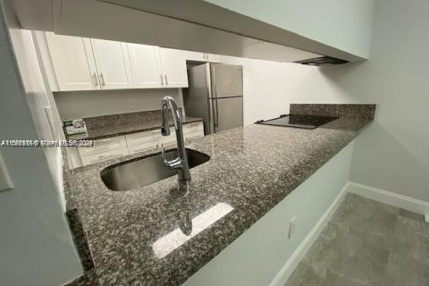 Купить кондоминиум в Майами, Флорида 2 спальни, 86.4м2, № 2051760 - фото 5