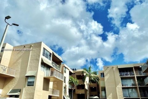 Кондоминиум с 2 спальнями в Майами, Флорида № 2051760