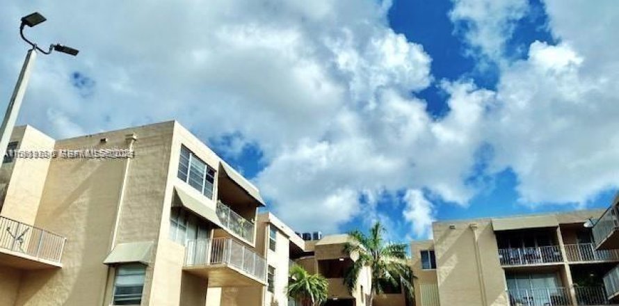 Кондоминиум с 2 спальнями в Майами, Флорида № 2051760