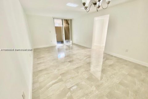 Купить кондоминиум в Майами, Флорида 2 спальни, 86.4м2, № 2051760 - фото 3