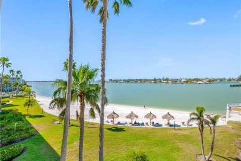 Condominio en venta en Saint Petersburg, Florida, 2 dormitorios, 106.84 m2 № 1719728 - foto 1