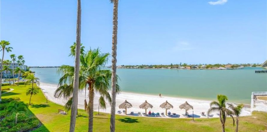 Condominio en Saint Petersburg, Florida, 2 dormitorios № 1719728