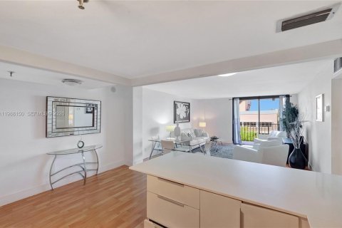 Condominio en alquiler en Miami Beach, Florida, 1 dormitorio, 101.54 m2 № 2051297 - foto 17