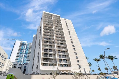Condominio en Miami Beach, Florida, 1 dormitorio  № 2051297