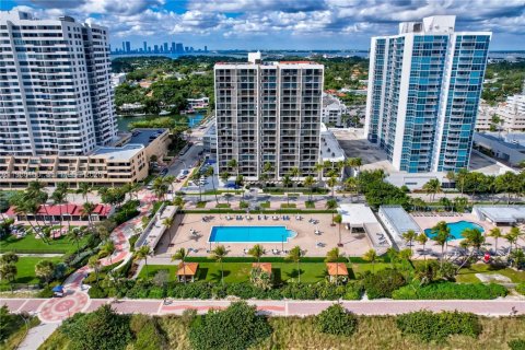 Condominio en alquiler en Miami Beach, Florida, 1 dormitorio, 101.54 m2 № 2051297 - foto 3