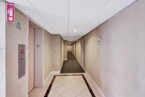 Condominio en alquiler en Miami Beach, Florida, 1 dormitorio, 101.54 m2 № 2051297 - foto 5