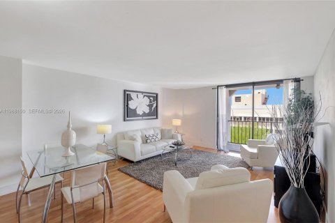 Condominio en alquiler en Miami Beach, Florida, 1 dormitorio, 101.54 m2 № 2051297 - foto 18