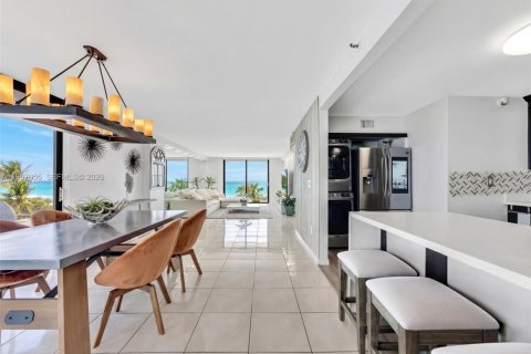 Condo in Miami Beach, Florida, 2 bedrooms № 2177569 - photo 6