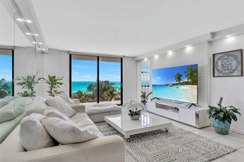 Condo in Miami Beach, Florida, 2 bedrooms № 2177569 - photo 15