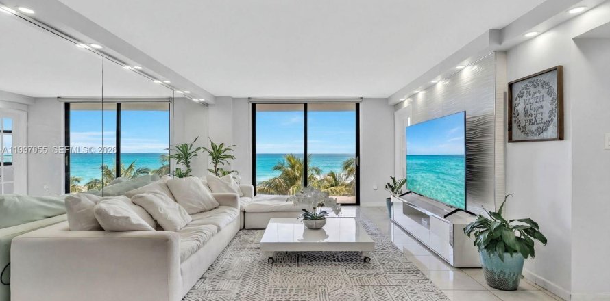 Condo in Miami Beach, Florida, 2 bedrooms № 2177569