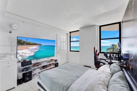Condo in Miami Beach, Florida, 2 bedrooms № 2177569 - photo 12