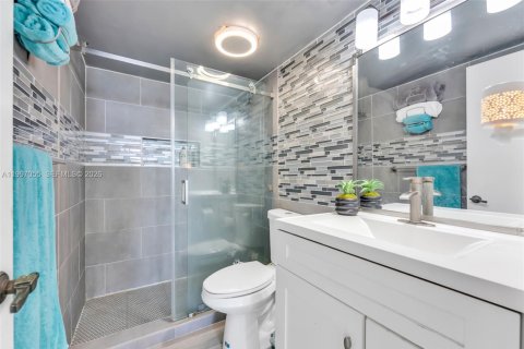 Condo in Miami Beach, Florida, 2 bedrooms № 2177569 - photo 13