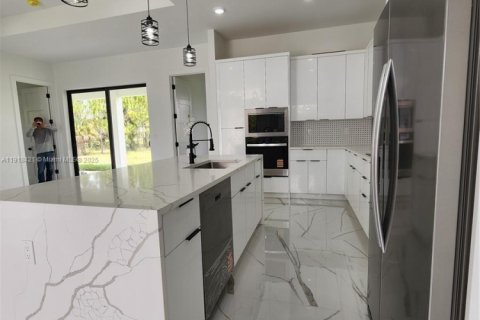 Casa en alquiler en Lehigh Acres, Florida, 4 dormitorios, 155.24 m2 № 1973202 - foto 9