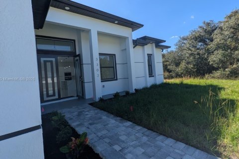 Casa en alquiler en Lehigh Acres, Florida, 4 dormitorios, 155.24 m2 № 1973202 - foto 3