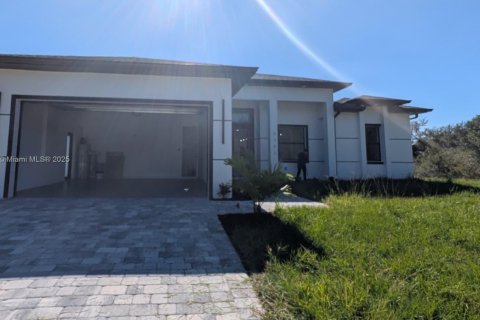 Casa en alquiler en Lehigh Acres, Florida, 4 dormitorios, 155.24 m2 № 1973202 - foto 1