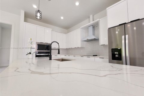 Casa en alquiler en Lehigh Acres, Florida, 4 dormitorios, 155.24 m2 № 1973202 - foto 10