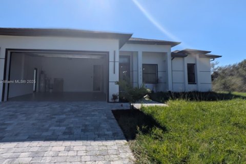 Casa en alquiler en Lehigh Acres, Florida, 4 dormitorios, 155.24 m2 № 1973202 - foto 2