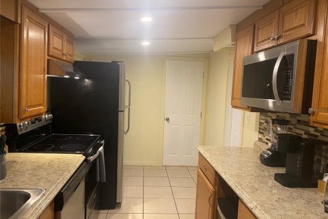 House in Punta Gorda, Florida 2 bedrooms, 77.48 sq.m. № 2213265 - photo 9