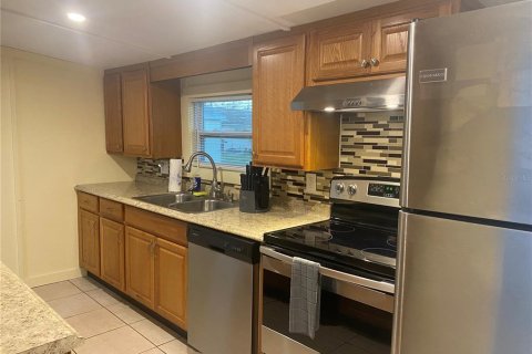 House in Punta Gorda, Florida 2 bedrooms, 77.48 sq.m. № 2213265 - photo 3
