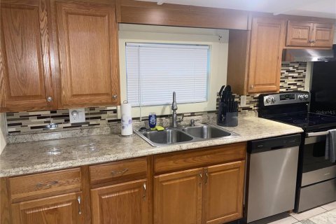 House in Punta Gorda, Florida 2 bedrooms, 77.48 sq.m. № 2213265 - photo 7